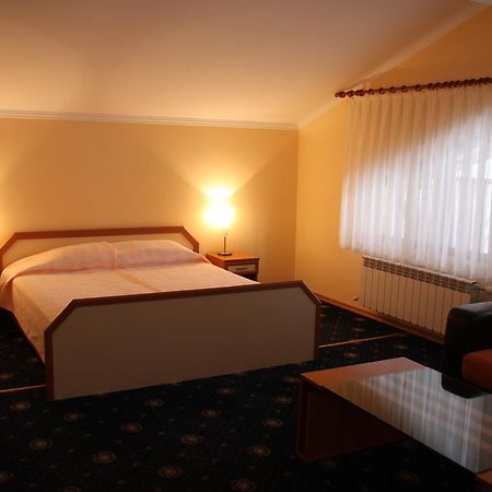 Kovanlika Hotel Razgrad ภายนอก รูปภาพ