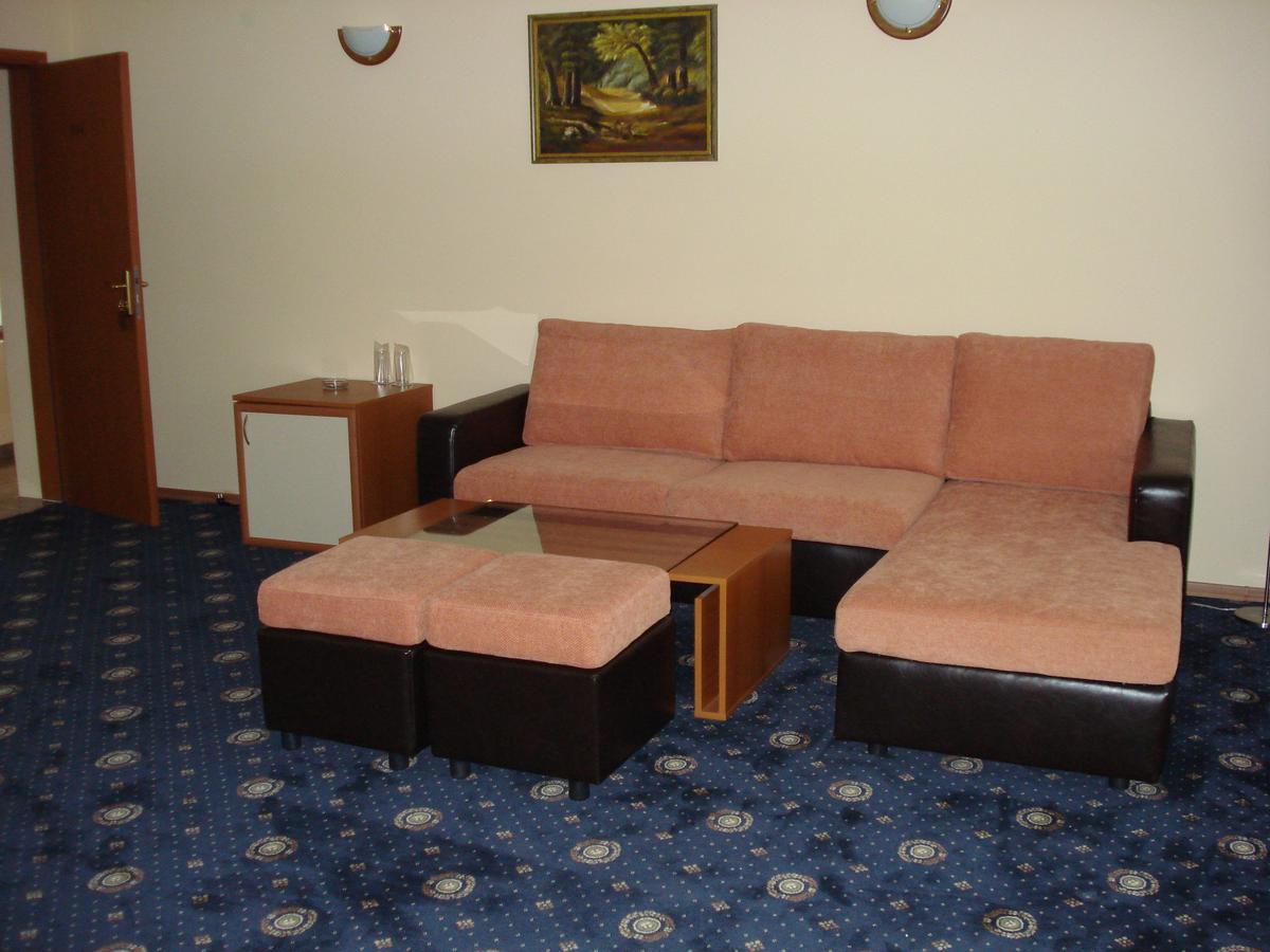 Kovanlika Hotel Razgrad ภายนอก รูปภาพ