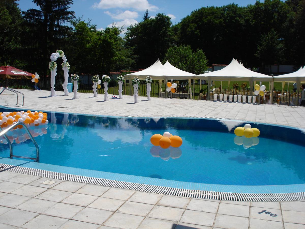 Kovanlika Hotel Razgrad ภายนอก รูปภาพ