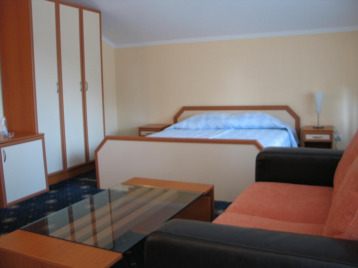 Kovanlika Hotel Razgrad ภายนอก รูปภาพ