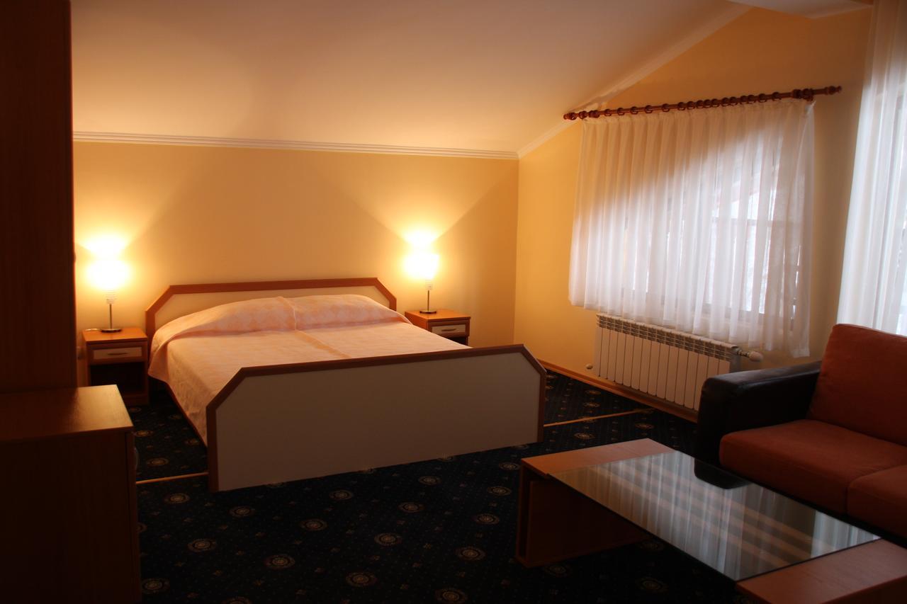 Kovanlika Hotel Razgrad ภายนอก รูปภาพ